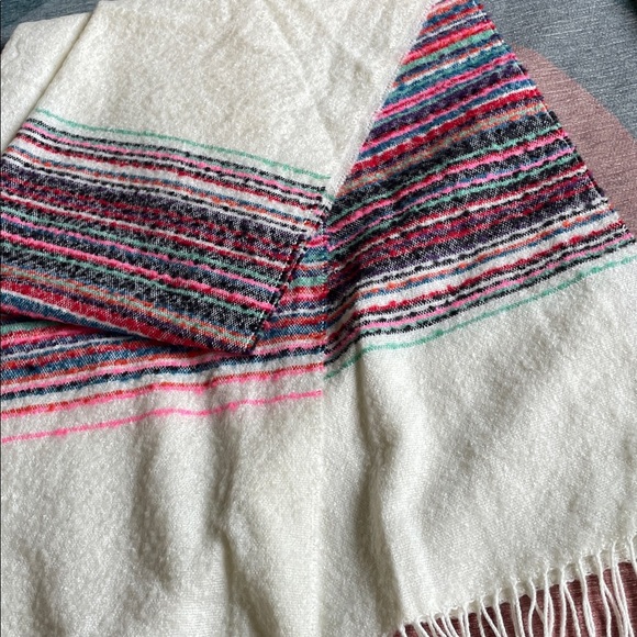 GAP Large Soft Cream Knit Fringe Scarf - Picture 5 of 5